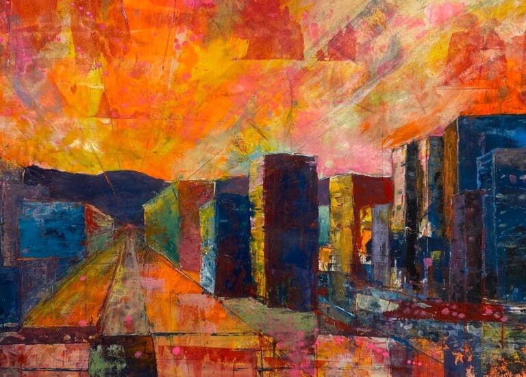 Rektangulære stående former i mørk lilla, grønn, blå og oransje farger danner et bybilde med høye hus. det er i ett punktsperspektiv og en hoved vei fører inn til dette punktet. i bakgrunnen skimtes et fjell, med en overdådig, himmel i sterke oransje farger, som stråler ut fra ett punkt. det er en soloppgang i et bybilde, abstrakt malt med mange fargeklatter i alle regnbuens farger, men primært oransj.